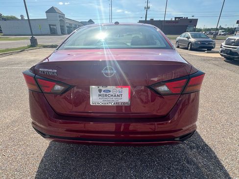 Used 2025 Nissan Altima 2.5 SV FWD image 8
