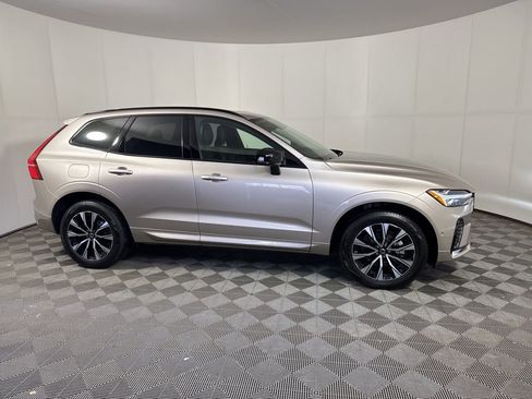 Used 2025 Volvo XC60 B5 Plus AWD/4WD image 6