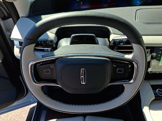 New 2026 Lincoln Navigator Premiere AWD/4WD image 9