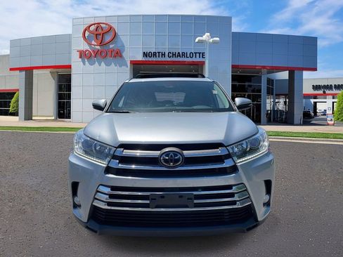 Used 2018 Toyota Highlander Limited AWD/4WD image 2