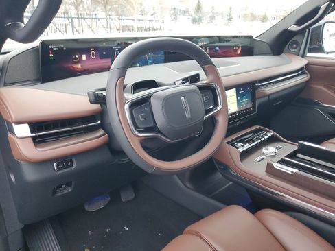 Certified 2025 Lincoln Navigator Reserve image 13