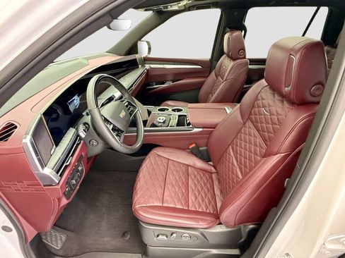 Used 2025 Cadillac Escalade Sport w/ LPO, Floor Liner Package AWD/4WD image 18