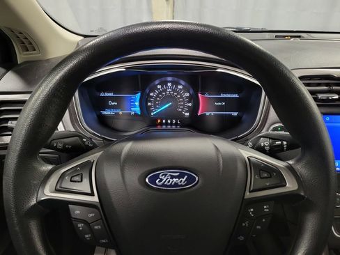 Used 2020 Ford Fusion SE image 16