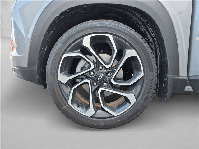 Used 2025 Chevrolet Trax RS w/ Sunroof Package FWD image 13