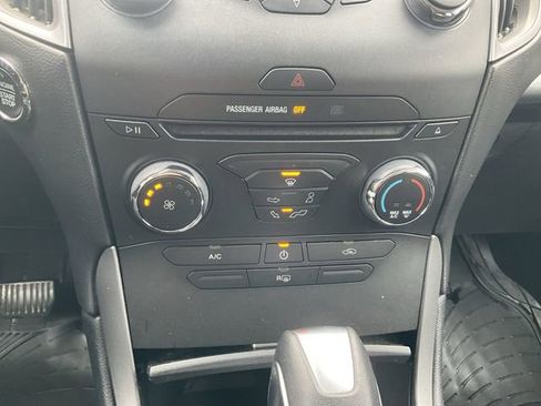 Used 2016 Ford Edge SE image 15