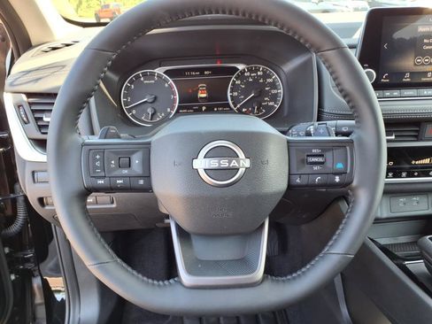 Certified 2025 Nissan Rogue SV image 9