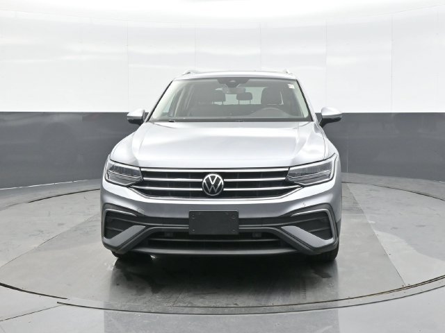 Used 2022 Volkswagen Tiguan SE w/ Panoramic Sunroof Package AWD/4WD image 2