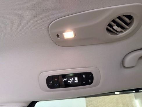 Used 2017 Chrysler Pacifica Touring-L w/ Tire & Wheel Group image 40