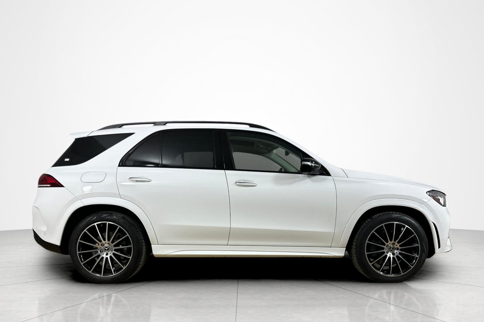 Used 2023 Mercedes-Benz GLE 450 4MATIC w/ AMG Line Exterior image 6