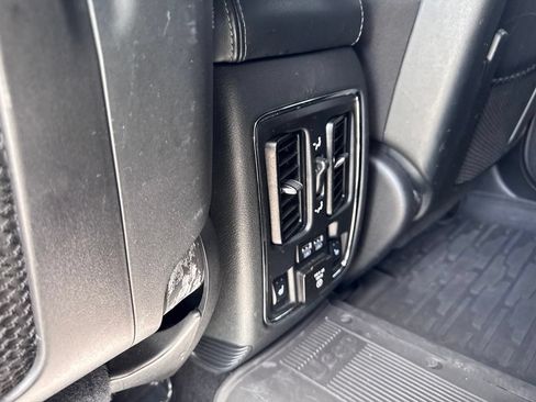 Used 2020 Jeep Grand Cherokee Overland AWD/4WD image 23