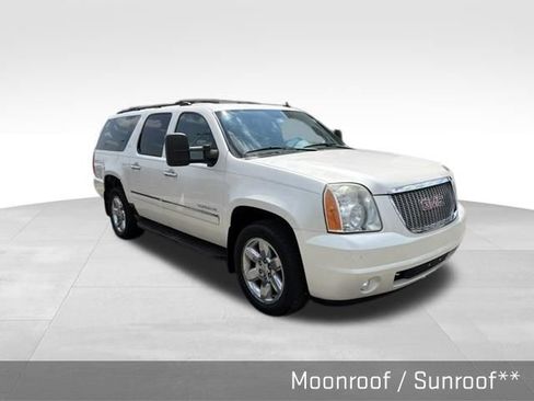Used 2012 GMC Yukon XL SLT w/ SLT-2 Equipment Package AWD/4WD image 2
