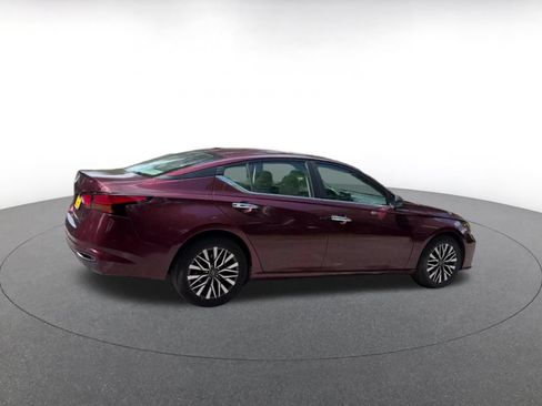 Used 2025 Nissan Altima 2.5 SV FWD image 14