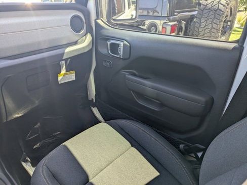 New 2026 Jeep Gladiator Sport image 14