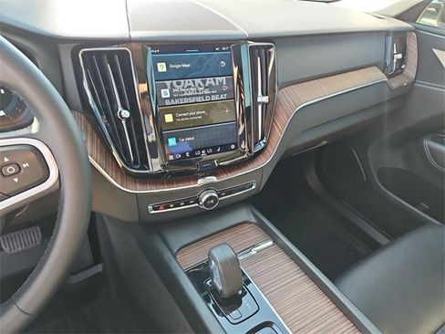 Used 2022 Volvo XC60 B5 Momentum w/ Climate Package image 11