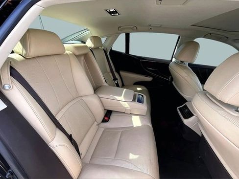 Used 2018 Lexus LS 500 w/ Accessory Package (Z2) image 28