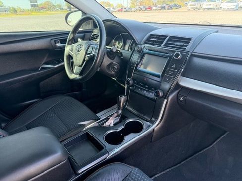 Used 2015 Toyota Camry SE image 10