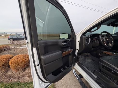 Used 2021 Chevrolet Silverado 1500 High Country w/ Technology Package image 14