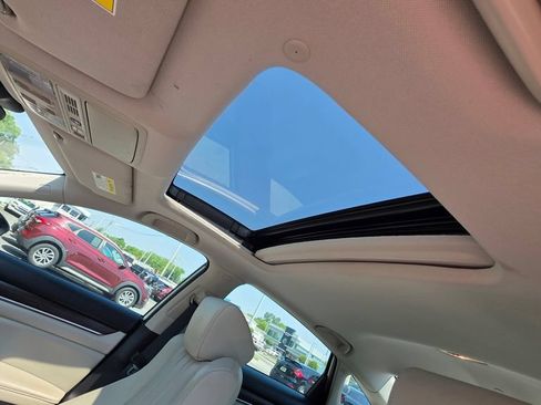 Used 2018 Honda Accord Touring image 17