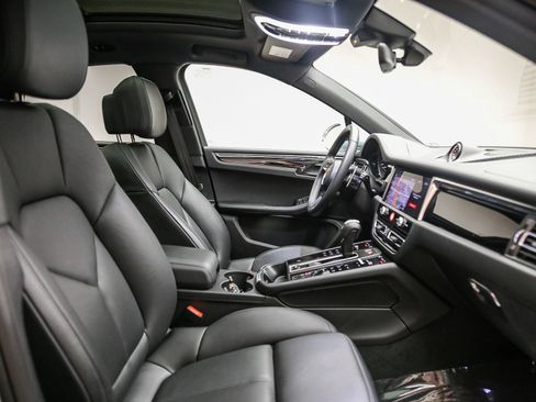 Certified 2026 Porsche Macan AWD/4WD image 21