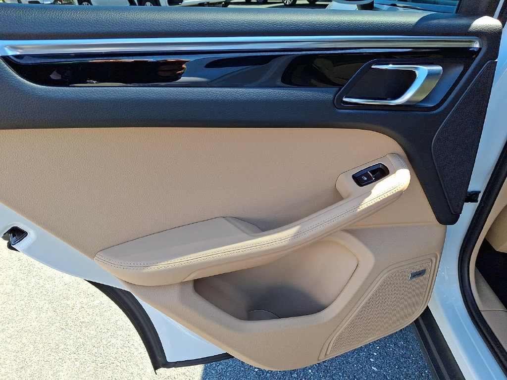 Used 2021 Porsche Macan S AWD/4WD image 23