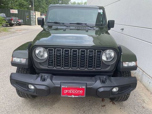 Used 2021 Jeep Wrangler Unlimited Sahara w/ Dual Top Group AWD/4WD image 3