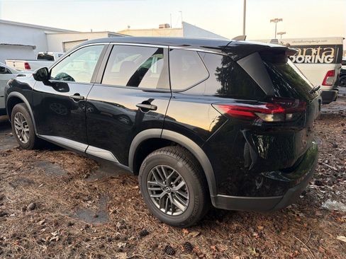 Used 2024 Nissan Rogue S AWD/4WD image 5