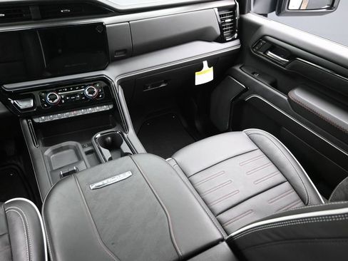 Used 2025 GMC Sierra 2500 AT4X image 14