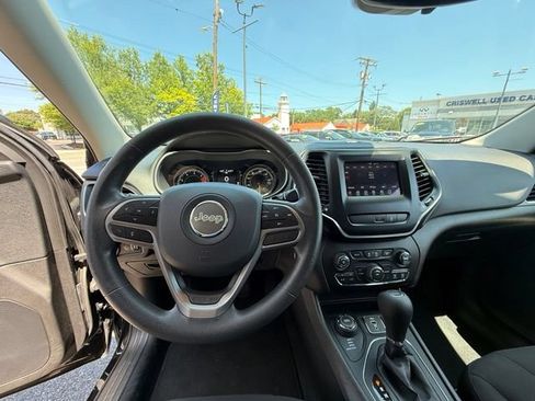 Used 2021 Jeep Cherokee Latitude AWD/4WD image 12