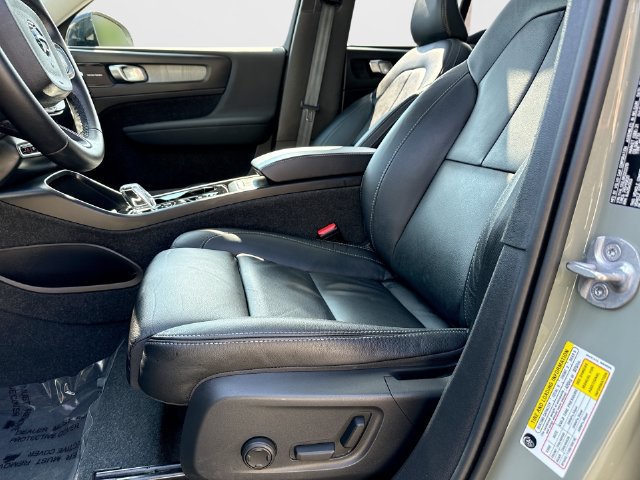 Certified 2024 Volvo XC40 B5 Plus w/ Protection Package Premier AWD/4WD image 18