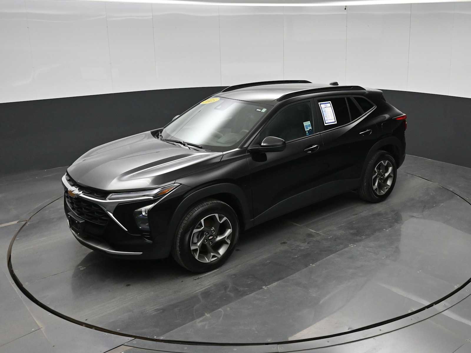 Used 2025 Chevrolet Trax LT FWD image 30