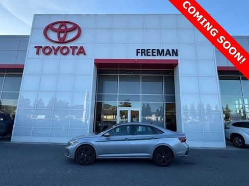 Used 2023 Volkswagen Jetta SE image 1