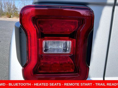 Used 2023 Jeep Wrangler Unlimited Sahara w/ Cold Weather Group AWD/4WD image 22