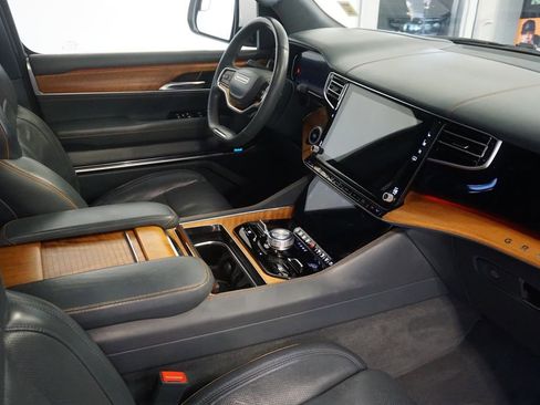 Used 2022 Jeep Grand Wagoneer Series II w/ Convenience Group III AWD/4WD image 29