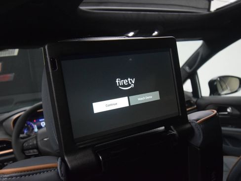 New 2027 Chrysler Pacifica Pinnacle FWD image 32