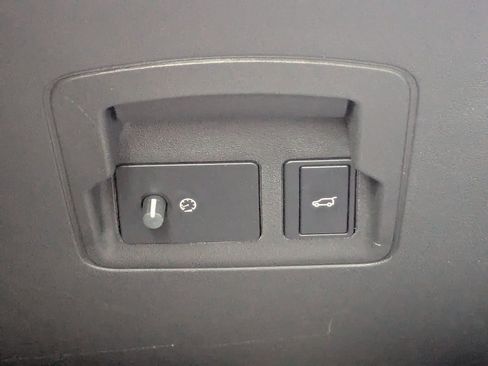 Certified 2026 Land Rover Range Rover Velar Dynamic SE image 17