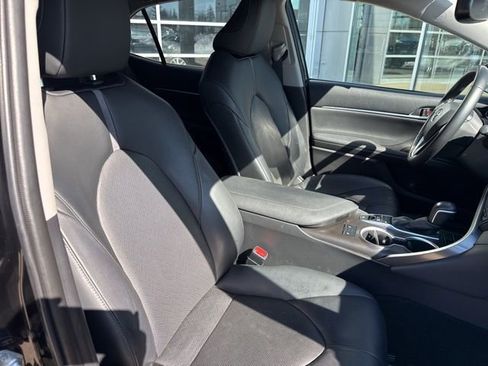 Used 2022 Toyota Camry XLE image 30
