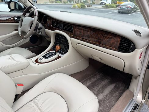 Used 2001 Jaguar XJ Supercharged RWD image 72