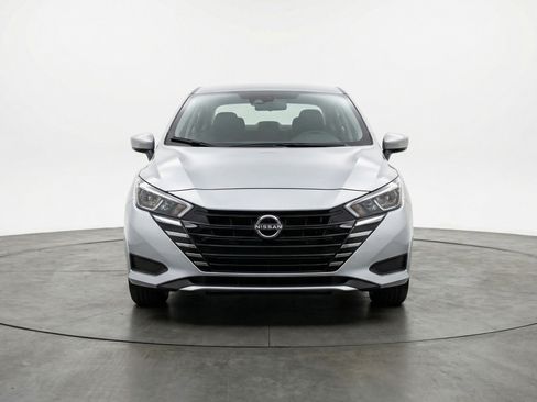 Used 2025 Nissan Versa SV FWD image 2