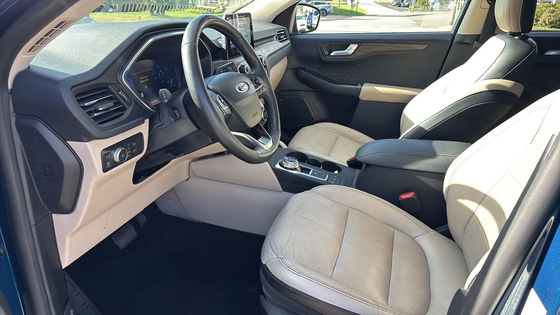 Used 2020 Ford Escape Titanium AWD/4WD image 25