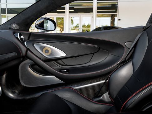 Used 2022 McLaren GT image 20