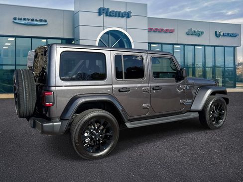 Used 2025 Jeep Wrangler Unlimited Sahara AWD/4WD image 2