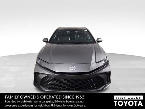 Used 2025 Toyota Camry SE FWD image 3