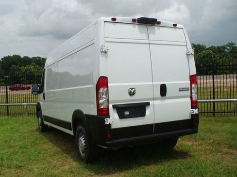 Used 2024 RAM ProMaster 2500 w/ Convenience Group FWD image 3