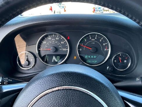 Used 2017 Jeep Wrangler Unlimited Sahara image 17