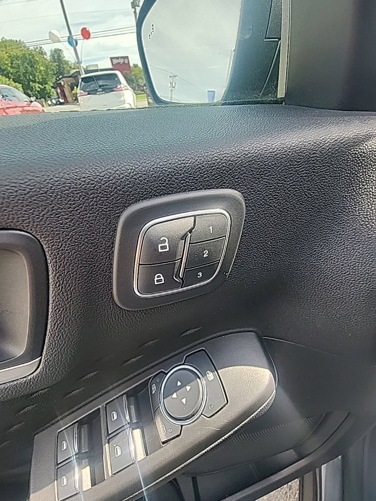 Used 2020 Ford Escape SEL AWD/4WD image 17