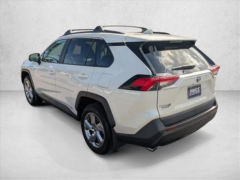 Used 2021 Toyota RAV4 XLE Premium image 7