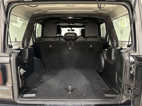 Used 2018 Jeep Wrangler Unlimited Sahara AWD/4WD image 24