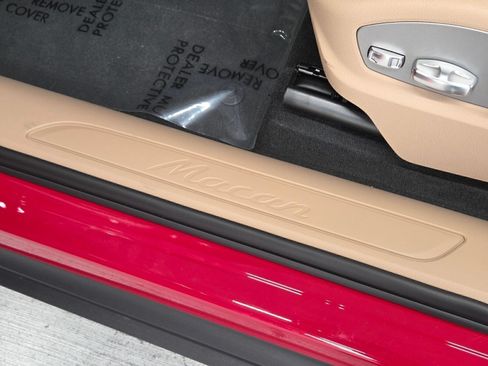 Certified 2026 Porsche Macan AWD/4WD image 16