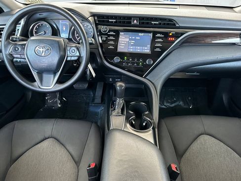 Used 2018 Toyota Camry LE FWD image 16