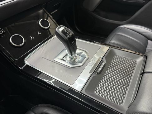 Used 2020 Land Rover Range Rover Evoque S image 32
